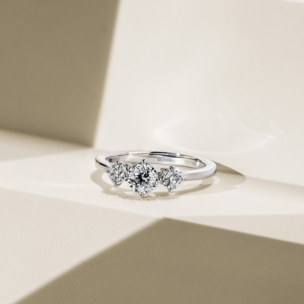 แหวนเพชร Mini Gravity of Love Solitaire Diamond Ring (Certificate: GIA) Online Hot Sale