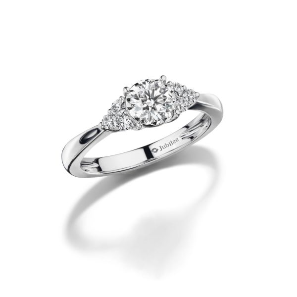 แหวนเพชร Timeless Solitaire Sparkle Ring on Sale