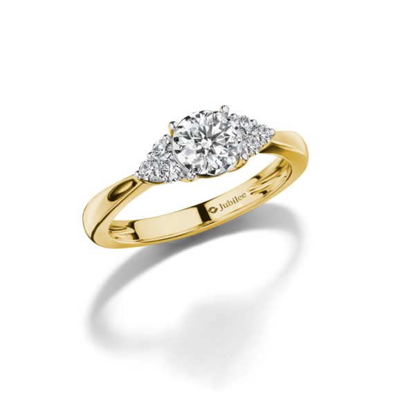 แหวนเพชร Timeless Solitaire Sparkle Ring on Sale